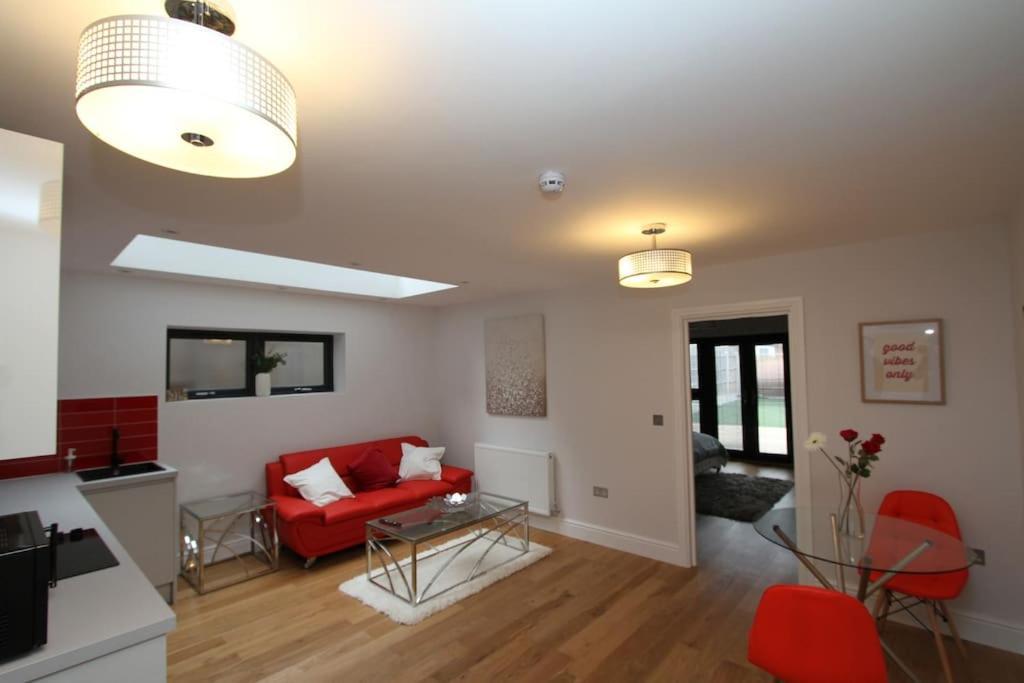 Lovely One Bed Apartment-Near All Transport-Village-Freeparking 伦敦 外观 照片