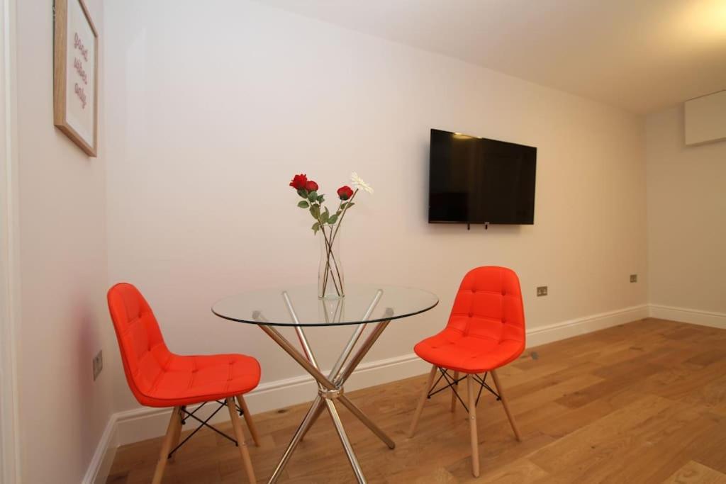 Lovely One Bed Apartment-Near All Transport-Village-Freeparking 伦敦 外观 照片